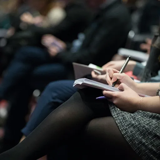Organisation d’une soirée d’entreprise à Paris : lieux, logistique et impact business